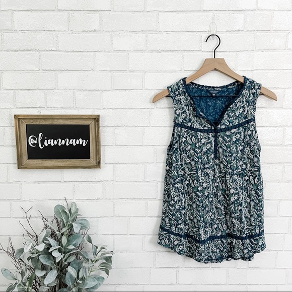 Lucky Brand Tops - LAST CHANCE ✨ LUCKY BRAND Blue & Green Paisley Sleeveless Top